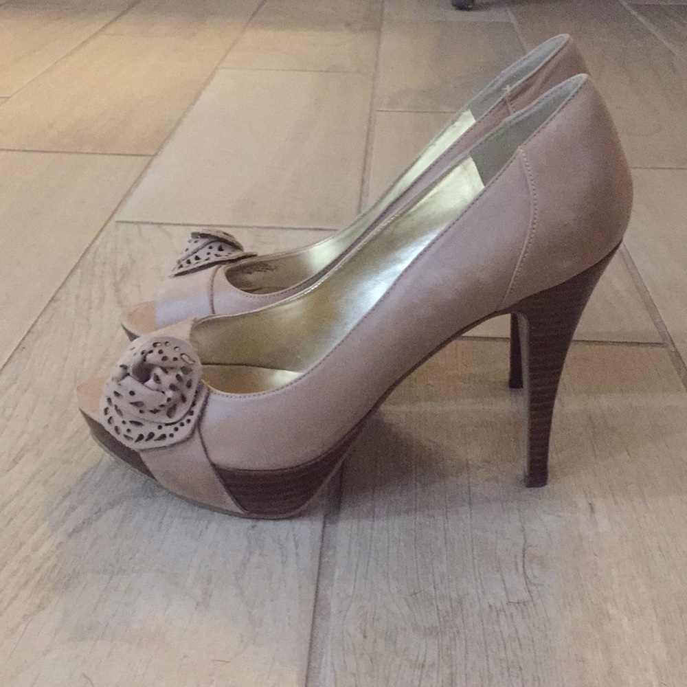 Guess “Charisa” heels